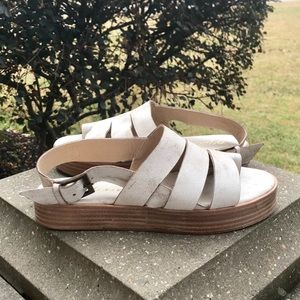 Matisse Holland White & Tan Rustic Flatform Sandal Size 7